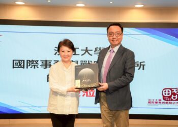 淡江校友齊聚台中市府-盧市長：以戰略思維推動台灣穩定發展