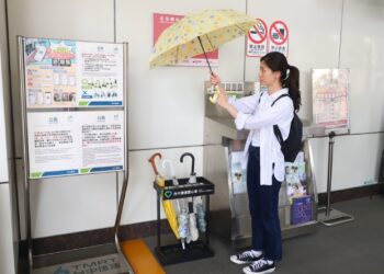 一年拾獲逾千把雨傘！中捷讓遺失傘化身愛心傘守護旅客雨天返家