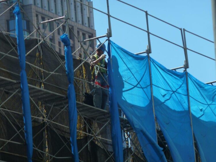 強颱巴威來勢洶洶 中市勞工局籲營建工地落實防颱整備