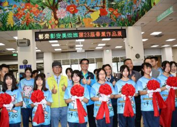 影音/彰安國中畢業展「藝齋」 透過畫筆展現人文情懷與藝術巧思