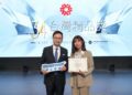 ▲博士韋爾再度獲台灣精品獎肯定。特助廖御婷(右)與外貿協會董事長黃志芳(左)合影。圖/博士韋爾提供