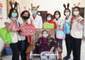 員基居家護理聖誕送關懷　醫師走訪獨居長者及低收戶