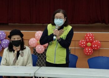 影音/年關將屆關懷弱勢家庭 大通電子捐贈特殊境遇家庭慰問金