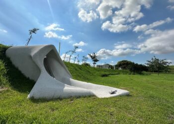 台中中央公園水泥涵管融化了？！《蕴蘊之湳Pipe》公共藝術超現實亮相