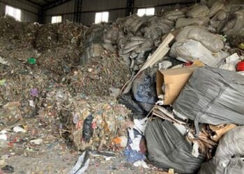 中市破獲不肖環保蟑螂產業鏈　承租閒置廠房非法棄置廢棄物