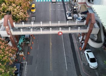 打造安全友善通學環境　中市府拆除健行國小天橋改善無障礙人行環境