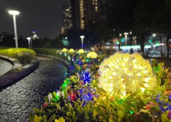 夢幻燈飾點亮台中 山海屯城公園綠地璀璨燈海亮相