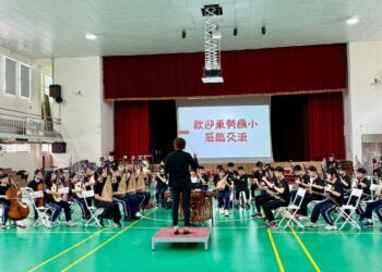 客家樂音跨海飄揚！　東勢國小前進金門國樂交流