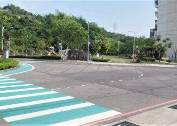 提升行人安全 中市霧峰阿罩霧公園增設號誌、綠斑馬
