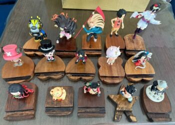 中市梧棲區清潔隊發揮創意　將廢棄玩具公仔變造型手機座