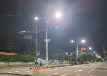 保障行人夜間通行安全　中市建設局換裝海線山城聯絡道節能路燈