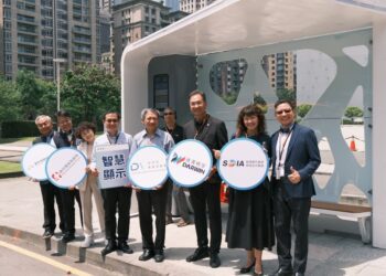 結合藝術與科技　台中國家歌劇院候車亭成打卡新景點