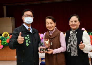 大通電子春節關懷弱勢家庭 捐贈61戶特殊境遇家庭慰問金