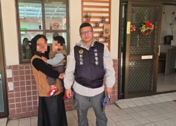 幼童無人照顧陷困境 外事巡佐暖心伸援化解危機