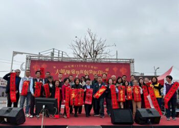 影音/田尾鄉馬上發財大師揮毫 現場烤乳豬與鄉親一起飽足迎新年