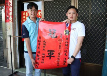 員林囝仔尚勇！ 江國豪12強賽奪冠　員林市公所到府貼紅榜祝賀