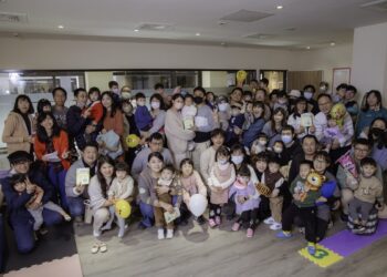 秀傳產後護理舉行寶寶爬行比賽 場面既溫馨又充滿成長的喜悅