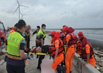 海巡獲報即刻救援暈厥民眾 呼籲颱風期間慎防水域危險