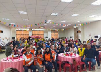 喜願家園舉辦愛心募款圍爐　社會菁英圍裙上菜 溫暖喜願天使