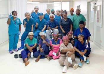 彰基團隊寫下新頁 完成巴紐首例全髖關節置換手術