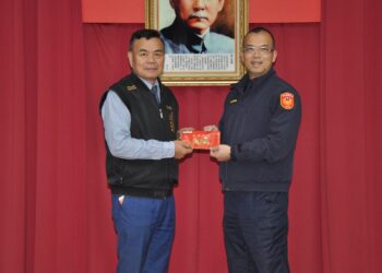 溪湖警友辦事處暖心慰問　致贈績優等單位春節慰問金表達感謝之意
