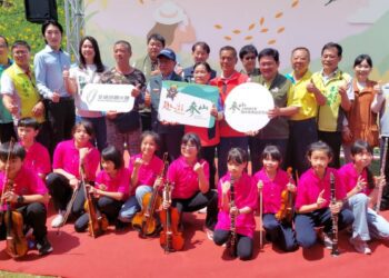 影音/虎山巖金針花盛開 母親節假期迎接金黃花海