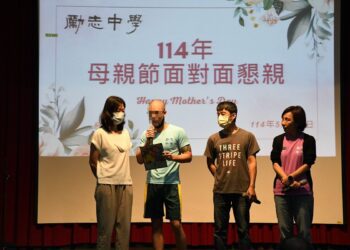 勵志中學辦理母親節感恩懇親 花語謝親恩 催淚展親情