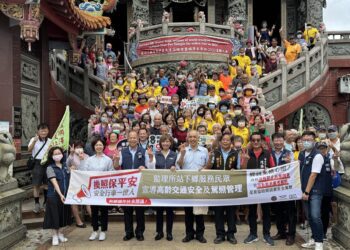 「換照保平安 安全行車一世人」 交通部廟口開講熱鬧登場