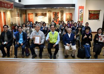 市立圖書館雙喜臨門~臺灣喜壽古文物展開幕 欣賞過去婚嫁及祝壽各式文物