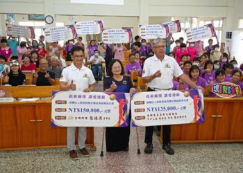 一桿入愛、揮出希望 金樹基金會送愛瑪喜樂助方舟啟航