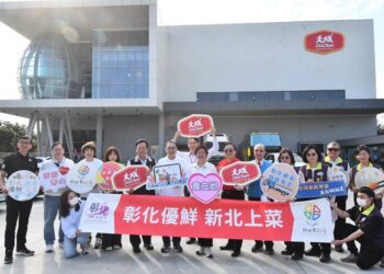 侯友宜參訪立富畜牧及昭成蛋品加工廠 行銷在地優質產品有鮮才敢大聲