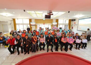 輔導會主委嚴德發慰問彰化榮民 致贈春節加菜金傳遞溫暖