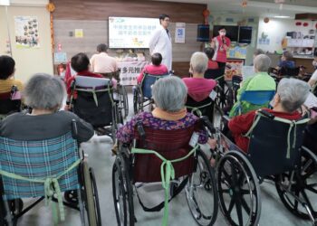 端午飄傳不只粽葉香 護理之家中藥香包傳關懷　