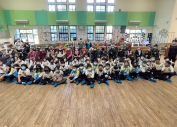 秀和苑日照中心歲末添歡樂　三春國小學生快閃活動展才藝