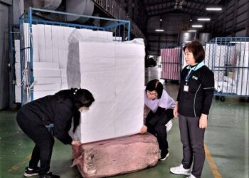 婦女失業返鄉求職遇阻 中彰投分署「僱用獎助措施」助她穩定就業重拾笑容