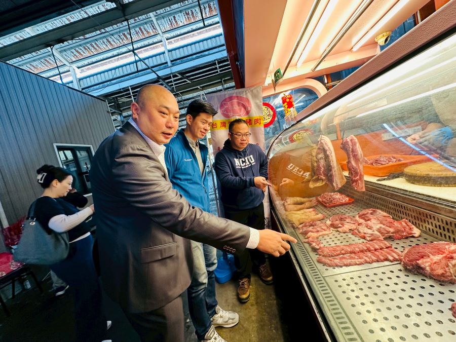 小鮮肉直賣網執行長鄭茂祥跟學界展開產學合作，加嚴管理飼養環境。（圖/記者林均和攝）