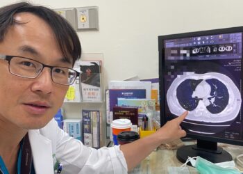 為抱孫子老菸槍戒菸意外救了自己一命 醫師呼籲善用免費 LDCT 篩檢搶救生存率