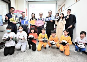 智學彰化‧放眼全球 啟動雙語AI情境教室豐富成果