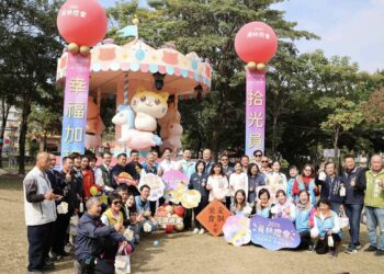 「2026拾光員林 幸福加瑪」員林燈會主燈作品「萬睡皇朝・駕馬迎春」