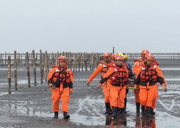 彰化海尾蚵道民眾落海 海巡空勤消防聯合搜救