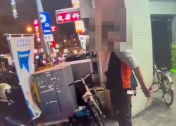 影音/男子持刀上街 警方啟動快打部隊立即到場制伏