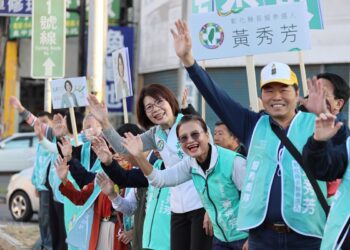 黃秀芳台一線站路口 要衝電話民調第一