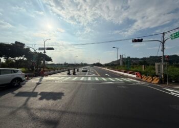 提升行車安全與舒適度 中市太平一江橋段夜間燙平完工