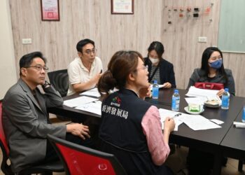 MIT無人機飛越中央山脈 經發局長肯定:遙控飛機變身國家隊